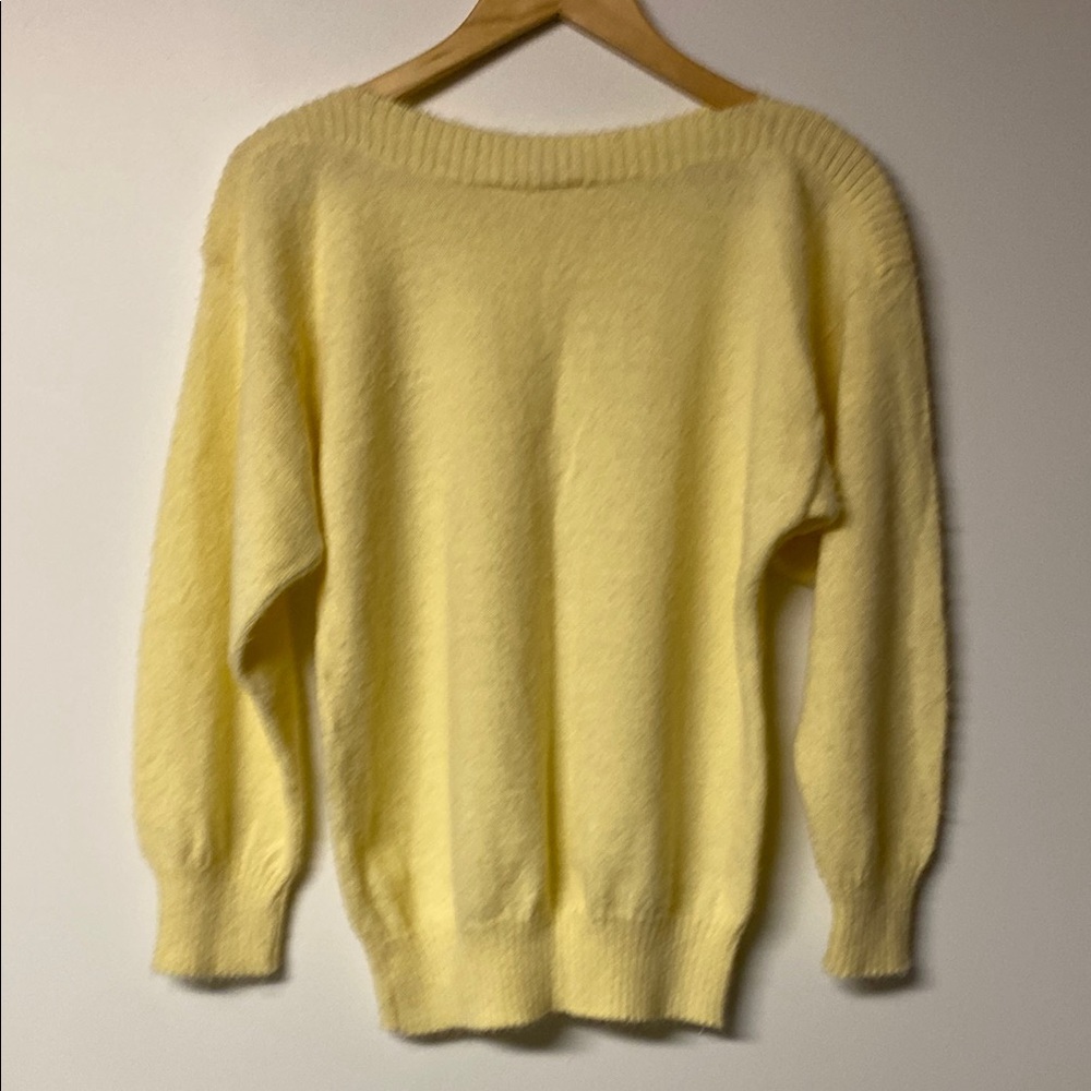 YOUNG FASHION CLUB Vintage Pastel Yellow Crew Neck Sweater with Classic Knit